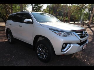 2016  Toyota Fortuner GXL Wagon (Crystal Pearl) Used Car Thumbnail